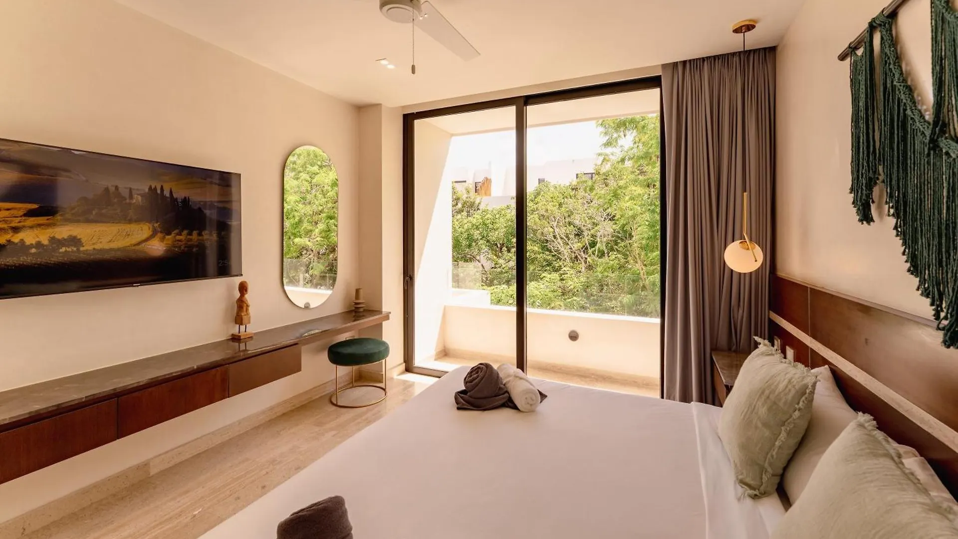 Sleek Penthouse Escape With Rooftop Pool Tulum