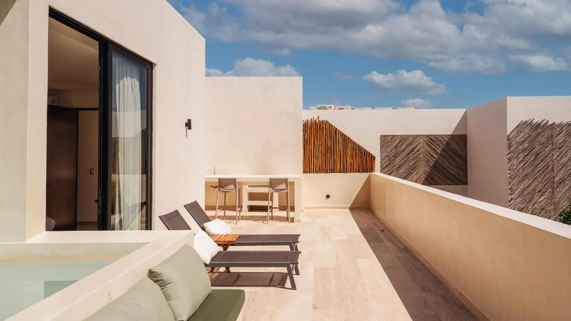Sleek Penthouse Escape With Rooftop Pool 0*, Tulum