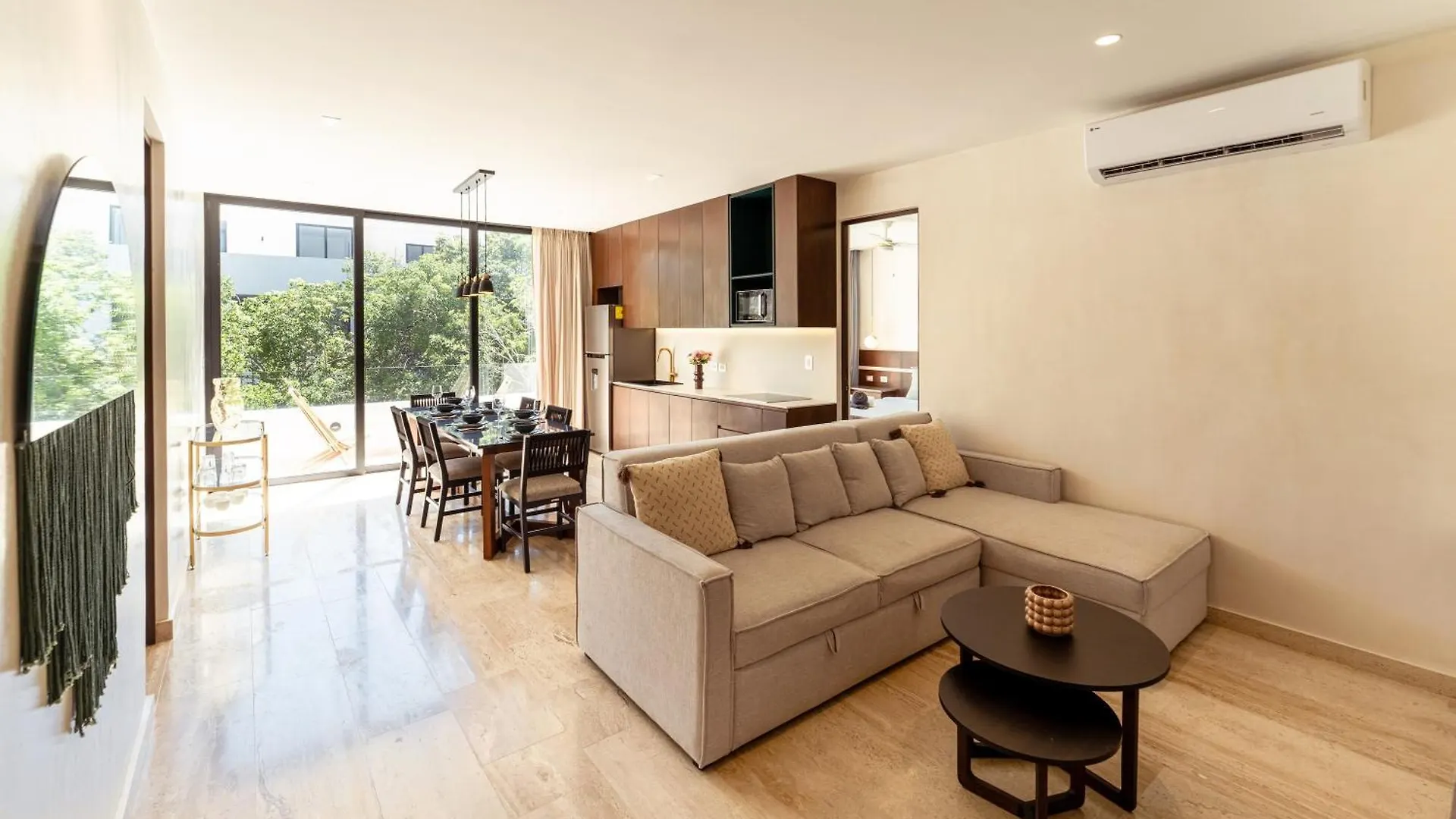 Apartmán Sleek Penthouse Escape With Rooftop Pool