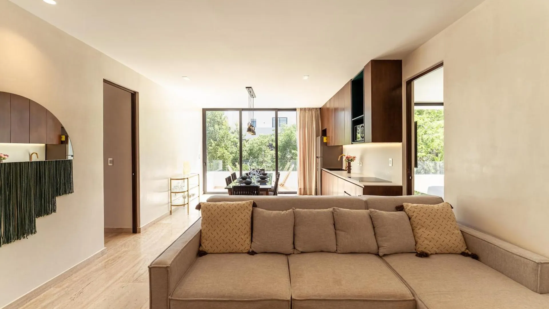 Apartmán Sleek Penthouse Escape With Rooftop Pool